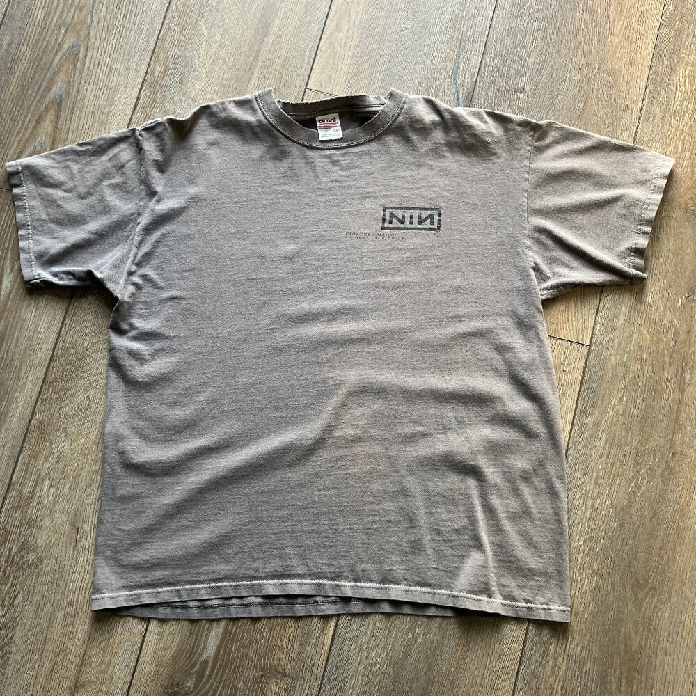 Vintage Nine Inch Nails Halo Seventeen T-shirt in Size XL